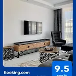 Luxury 2-bedroom With A Private Rooftop Area Apartment *