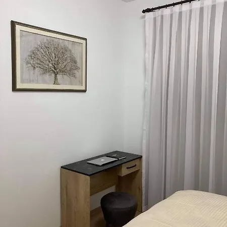 Apartment Luxury 2-bedroom With A Private Rooftop Area *
