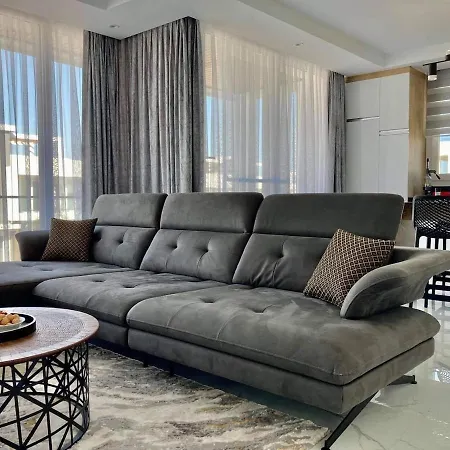 Luxury 2-bedroom With A Private Rooftop Area