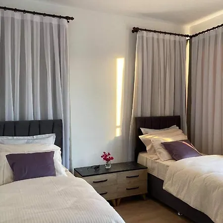 Luxury 2-bedroom With A Private Rooftop Area Daire