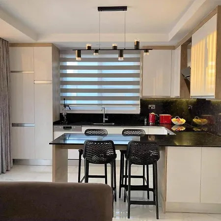 Luxury 2-bedroom With A Private Rooftop Area Daire *