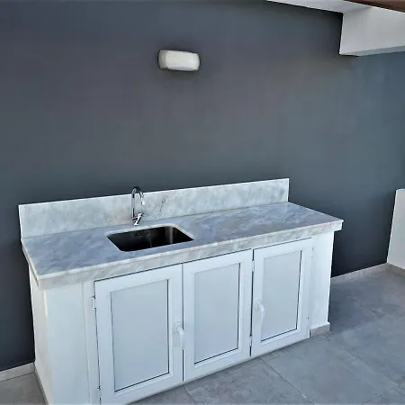 Apartment Luxury 2-bedroom With A Private Rooftop Area *