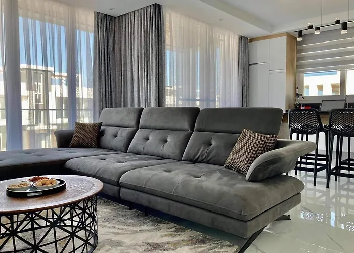 Luxury 2-bedroom With A Private Rooftop Area